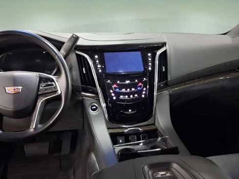 Used 2016 Cadillac Escalade Platinum AWD/4WD image 12