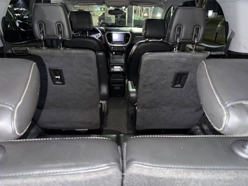 Used 2018 GMC Acadia SLT image 10