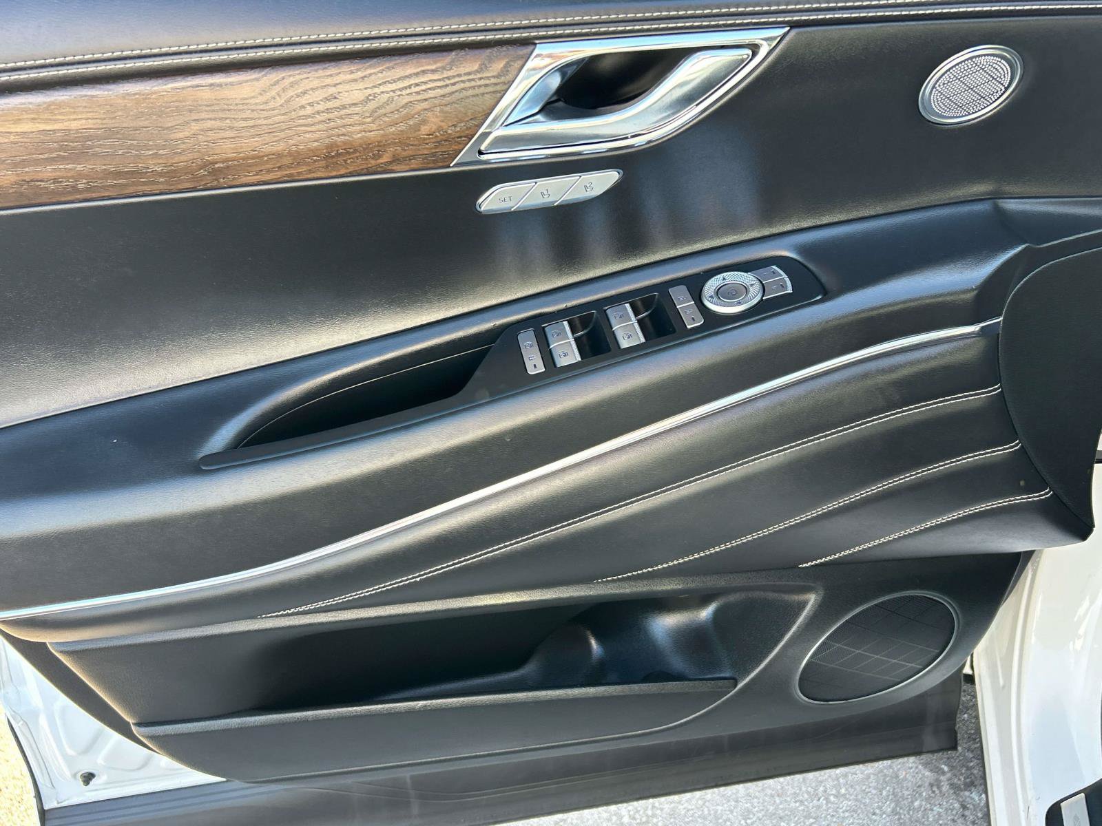 Used 2024 Genesis GV80 2.5T AWD/4WD image 25