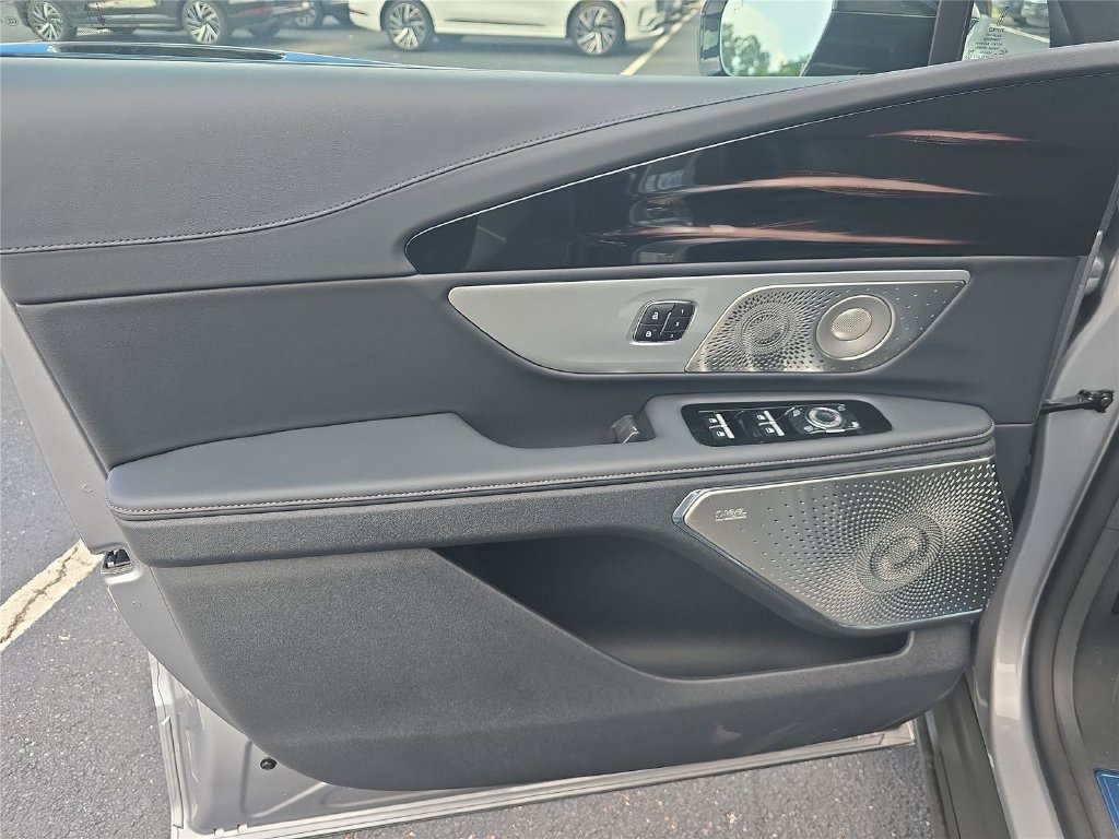 New 2026 Lincoln Nautilus Reserve AWD/4WD image 13