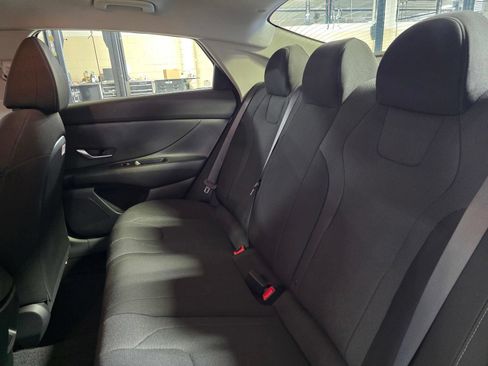 Used 2026 Hyundai Elantra SE FWD image 11