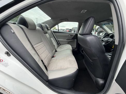 Used 2015 Toyota Camry SE FWD image 10