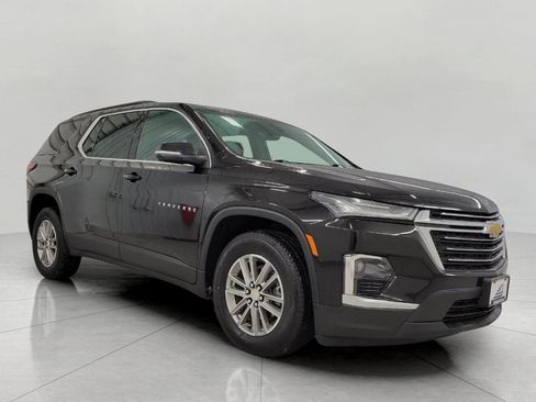 Used 2023 Chevrolet Traverse LT w/ Rear Camera Mirror Package image 1