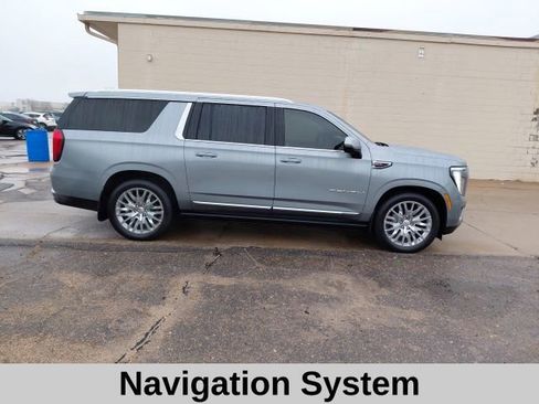 Used 2025 GMC Yukon XL Denali w/ Denali Reserve Package image 3