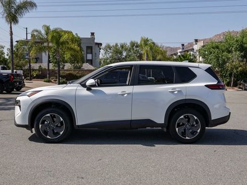 Used 2024 Nissan Rogue SV AWD/4WD image 7