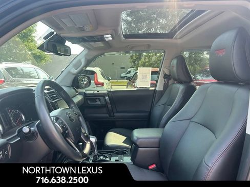 Used 2022 Toyota 4Runner TRD Off-Road Premium AWD/4WD image 4