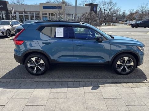 Used 2025 Volvo XC40 B5 Plus AWD/4WD image 6