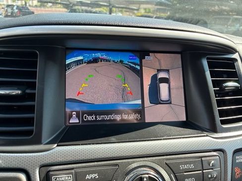Used 2019 Nissan Pathfinder SL AWD/4WD image 32