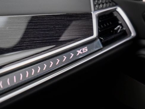 New 2026 BMW X5 xDrive40i w/ M Sport Package AWD/4WD image 24