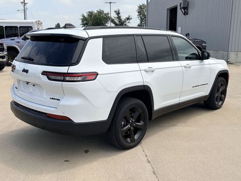 Used 2023 Jeep Grand Cherokee L Limited w/ Black Appearance Package AWD/4WD image 44