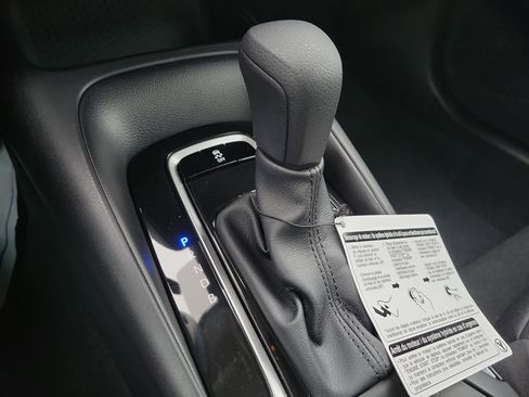 Used 2025 Toyota Corolla LE image 29