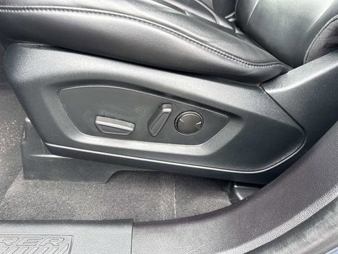 Used 2022 Ford Explorer XLT w/ Equipment Group 202A image 11