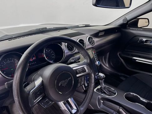 Used 2017 Ford Mustang GT RWD image 9
