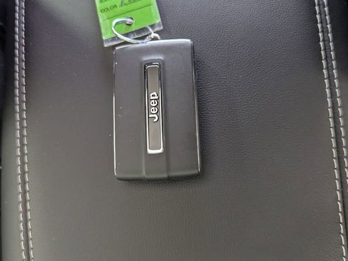 New 2025 Jeep Grand Cherokee Altitude image 34