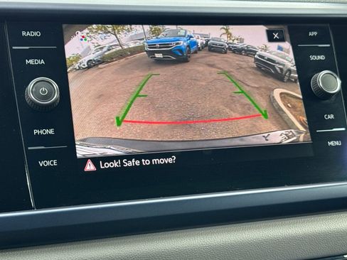 Used 2022 Volkswagen Taos SE image 19