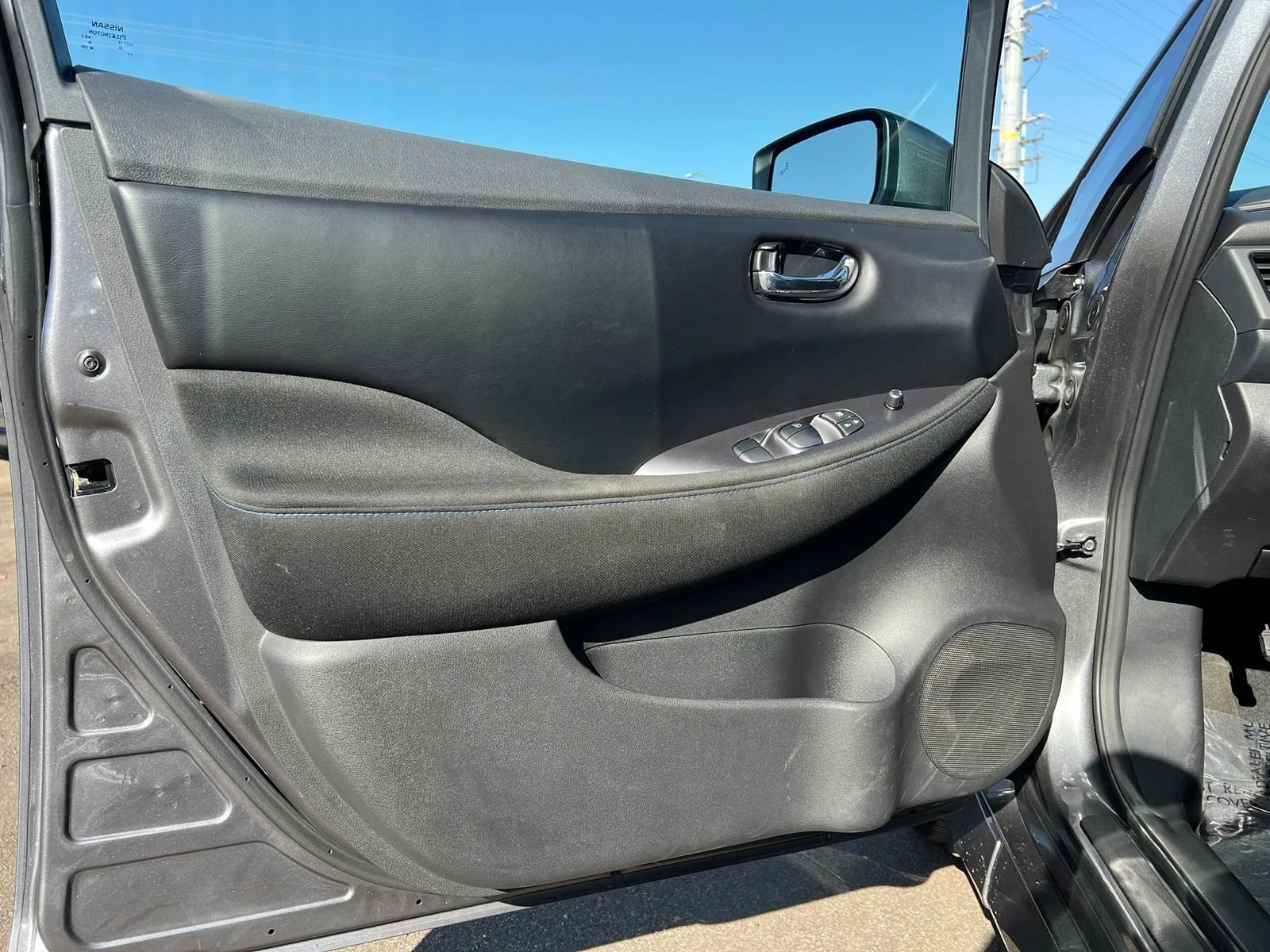 Used 2025 Nissan Leaf S FWD image 9