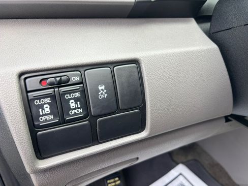 Used 2017 Honda Odyssey SE image 41