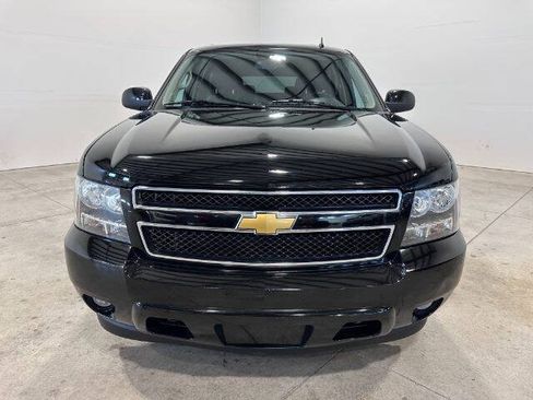 Used 2013 Chevrolet Suburban LT w/ Luxury Package AWD/4WD image 2