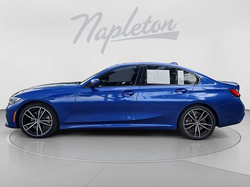 Used 2022 BMW 330i Sedan w/ M Sport Package RWD image 2