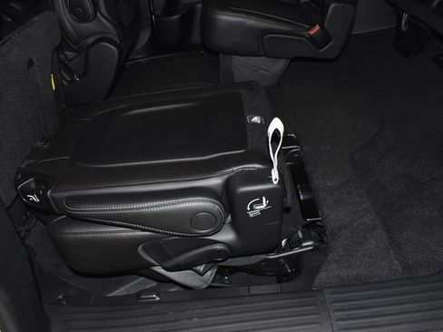 New 2026 Chrysler Pacifica Select w/ S Appearance Package image 32