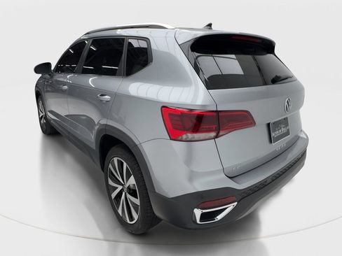 Used 2023 Volkswagen Taos SE w/ Panoramic Sunroof Package FWD image 10