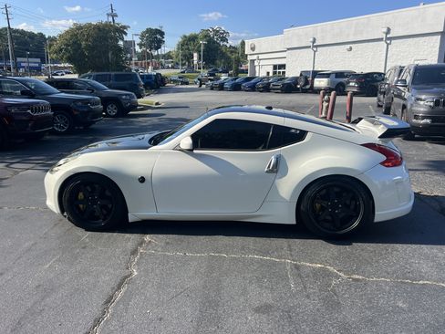 Used 2012 Nissan 370Z Touring w/ Sport Pkg RWD image 5