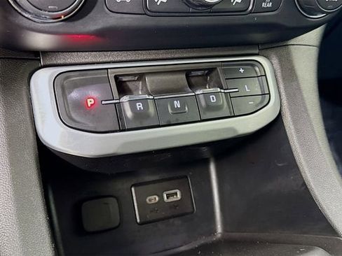 Used 2021 GMC Acadia SLE w/ Driver Convenience Package FWD image 16