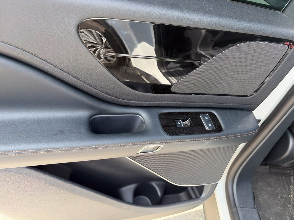 Used 2026 Lincoln Aviator AWD image 12