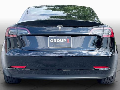 Used 2022 Tesla Model 3 Standard Range RWD image 4