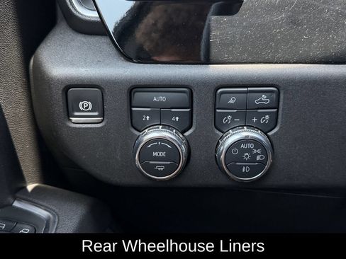 Used 2025 GMC Sierra 1500 SLT AWD/4WD image 28