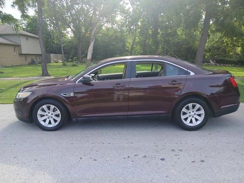 Used 2011 Ford Taurus SE FWD image 2