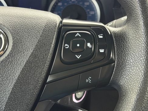 Used 2017 Toyota Camry LE image 19