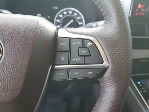 Used 2023 Toyota Sienna Platinum image 36