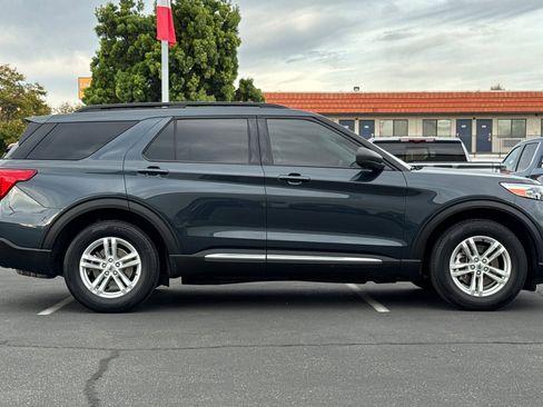 Used 2022 Ford Explorer XLT w/ Equipment Group 202A image 3
