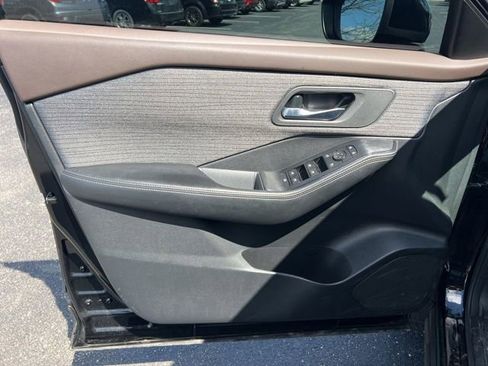 Used 2023 Nissan Rogue SV image 25