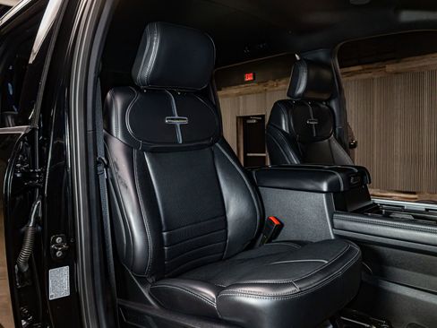 Used 2025 Ford F250 Platinum w/ FX4 Off-Road Package image 28