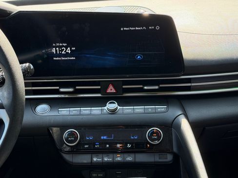 Used 2024 Hyundai Elantra SEL FWD image 15