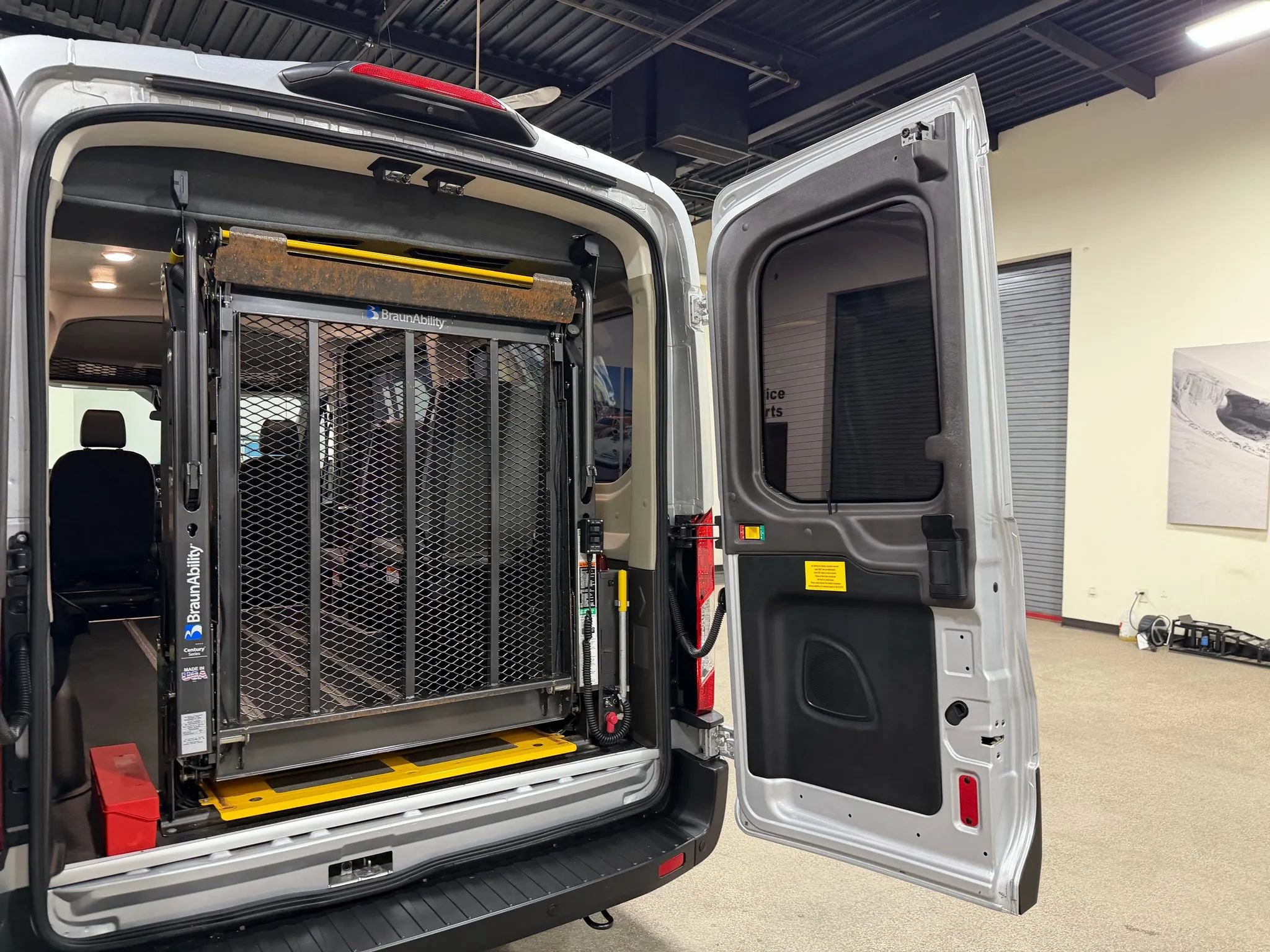 Used 2020 Ford Transit 250 Medium Roof RWD image 45