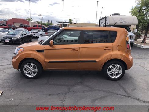 Used 2011 Kia Soul + w/ Audio Pkg FWD image 5