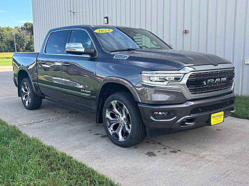 Used 2024 RAM 1500 Limited AWD/4WD image 3