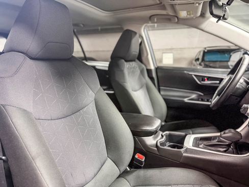 Certified 2025 Toyota RAV4 XLE w/ Convenience Package FWD image 18