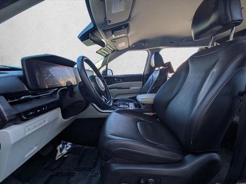 Used 2023 Kia Carnival SX image 16
