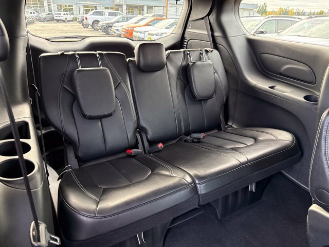 Used 2025 Chrysler Pacifica Select FWD image 13