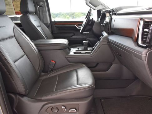 Used 2023 GMC Sierra 1500 Denali w/ Denali Reserve Package AWD/4WD image 4