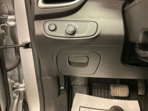 Used 2020 Chevrolet Trax LT w/ LT Convenience Package image 14