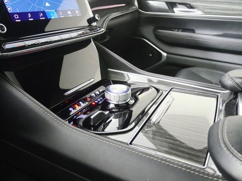 Used 2022 Jeep Wagoneer Series II w/ Premium Group I image 25