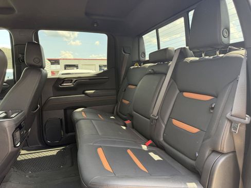 Used 2025 GMC Sierra 1500 AT4 w/ Technology Package AWD/4WD image 16