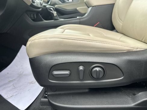 Used 2023 Chevrolet Traverse LT AWD/4WD image 16