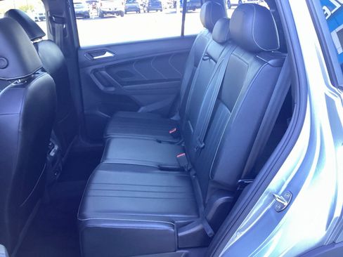 Used 2022 Volkswagen Tiguan SE R-Line image 13