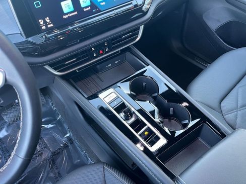 Used 2025 Volkswagen Atlas Cross Sport SE image 37